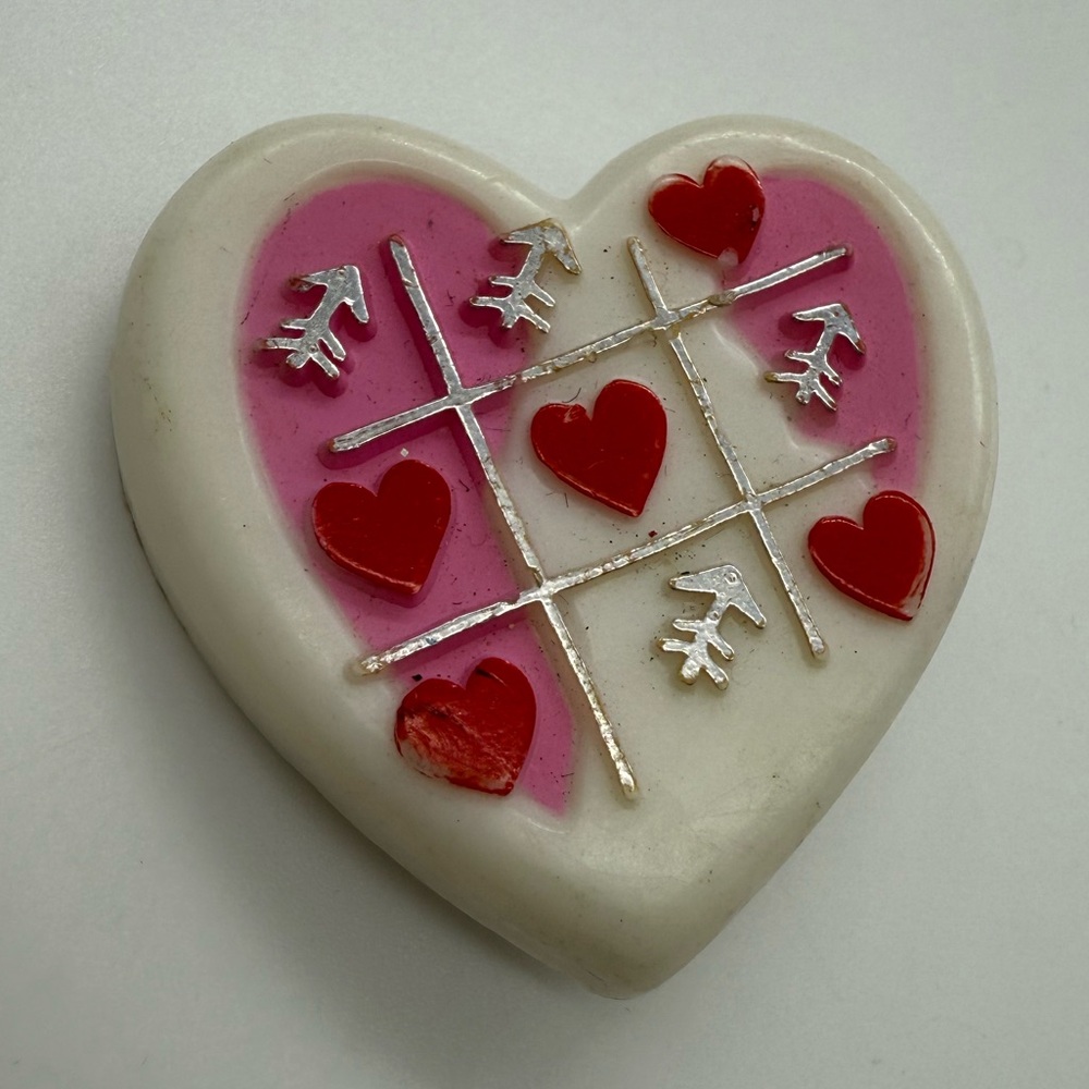 Vintage‎ Valentine Tic Tac Toe Heart Pin Gift Retro Kitschy Brooch Hong Kong - Picture 2 of 4